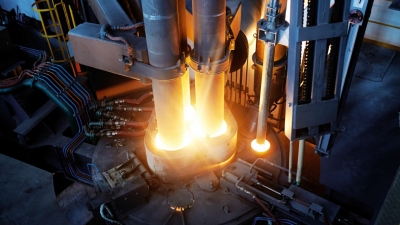 Common causes of graphite electrode breakage and joint wear, along with usage suggestions Common causes of graphite electrode breakage and joint wear, along with usage suggestions