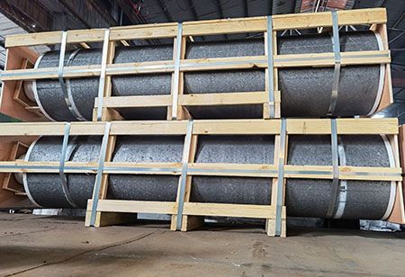 High Density Low Consumption Graphite Electrode UHP EAF Graphite Electrode for Ladle Furnaces High Density Low Consumption Graphite Electrode UHP EAF Graphite Electrode for Ladle Furnaces