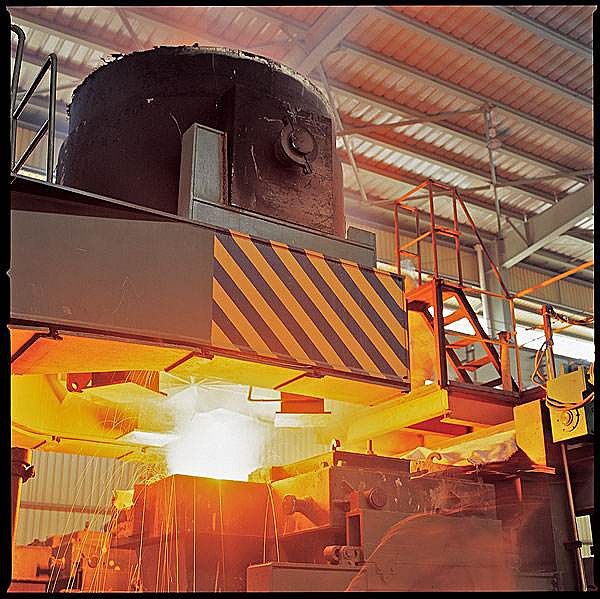 Reasons why graphite electrodes break during the smelting process and preventive measures